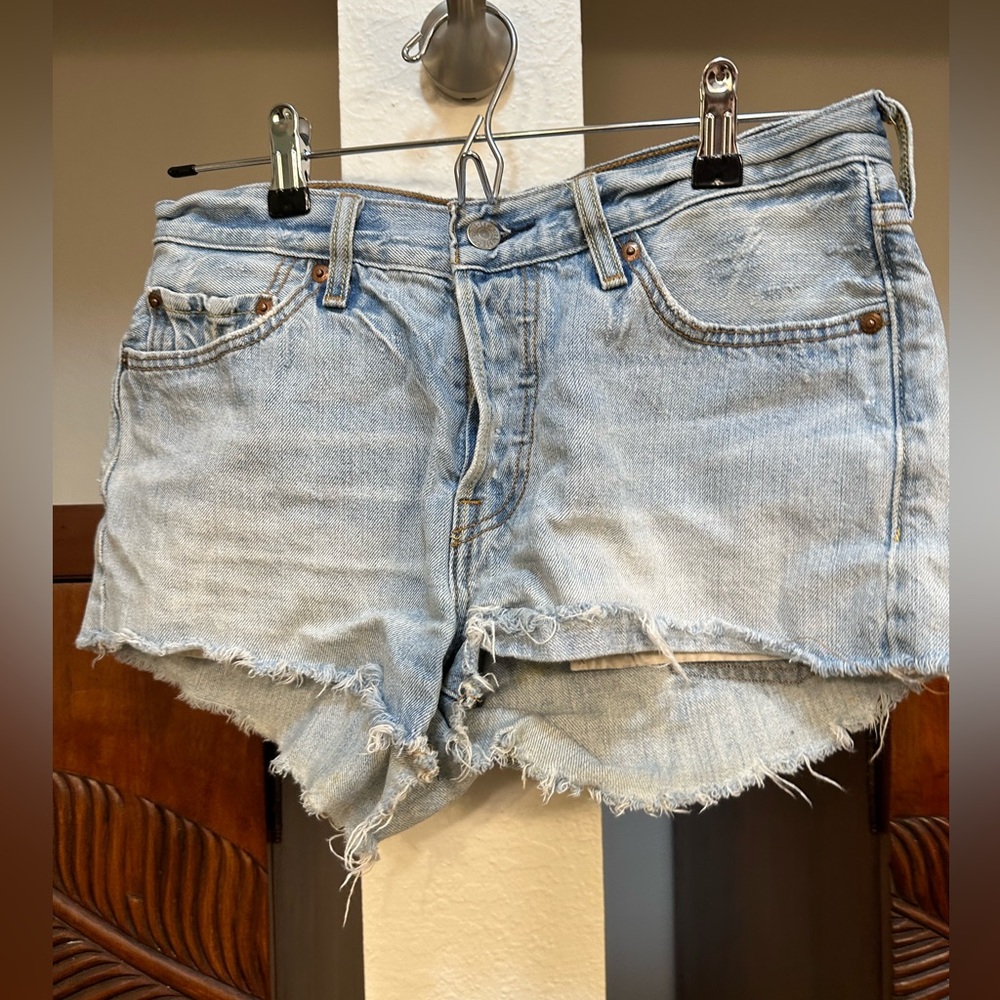 Vintage Levi 501 denim shorts 27